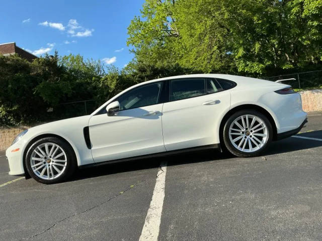 2023 Porsche Panamera 4 AWD photo