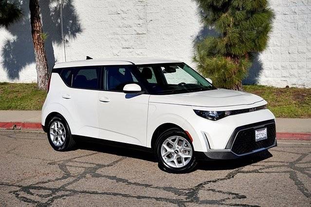 2023 Kia Soul LX FWD photo