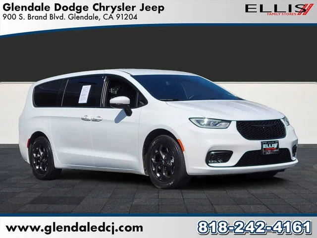 2023 Chrysler Pacifica Minivan Hybrid Touring L FWD photo
