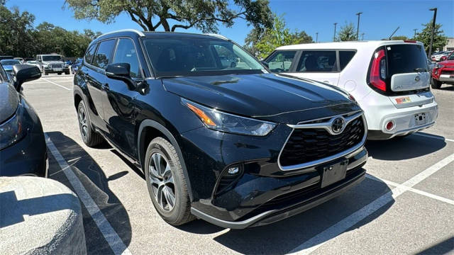 2023 Toyota Highlander XLE FWD photo