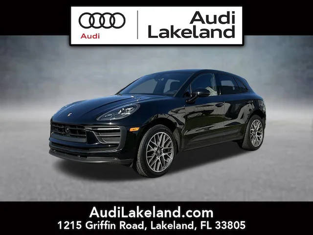 2023 Porsche Macan  AWD photo