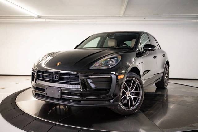 2023 Porsche Macan  AWD photo