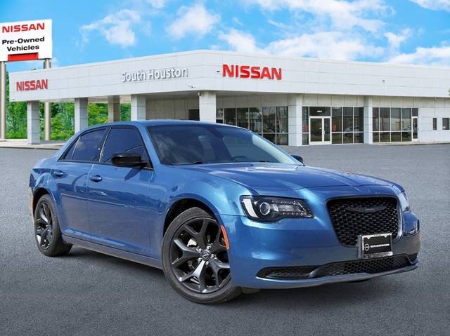 2023 Chrysler 300 Touring RWD photo