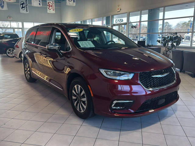 2023 Chrysler Pacifica Minivan Hybrid Limited FWD photo