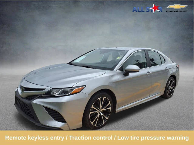 2020 Toyota Camry SE FWD photo