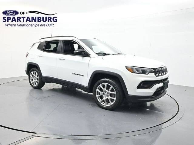 2023 Jeep Compass Latitude Lux 4WD photo