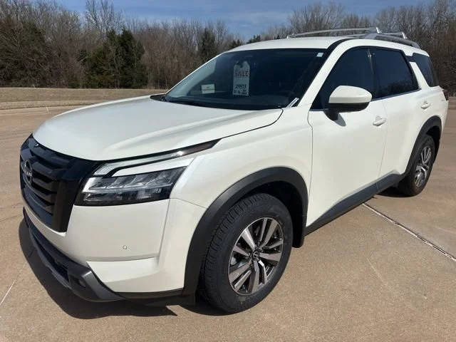 2023 Nissan Pathfinder SL FWD photo