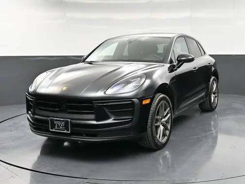 2023 Porsche Macan  AWD photo