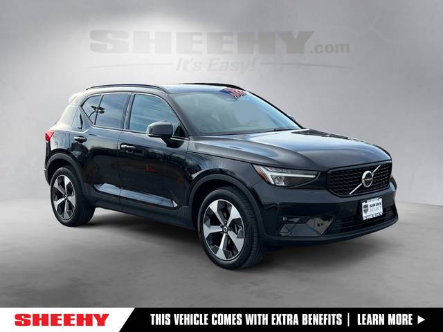 2023 Volvo XC40 Plus Dark Theme AWD photo