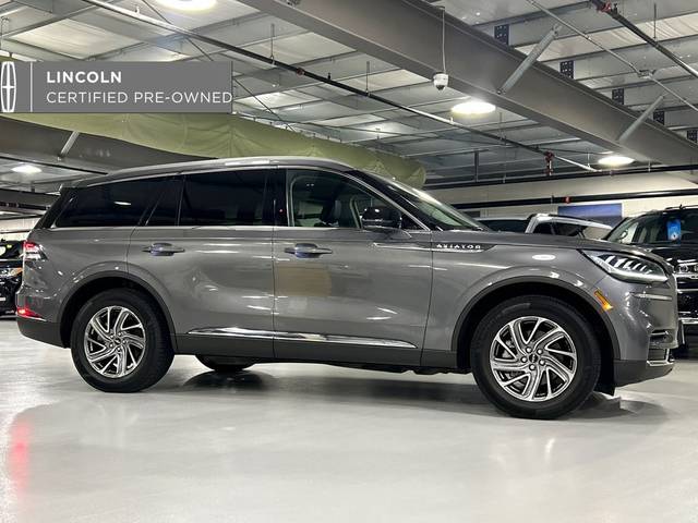2023 Lincoln Aviator Standard AWD photo