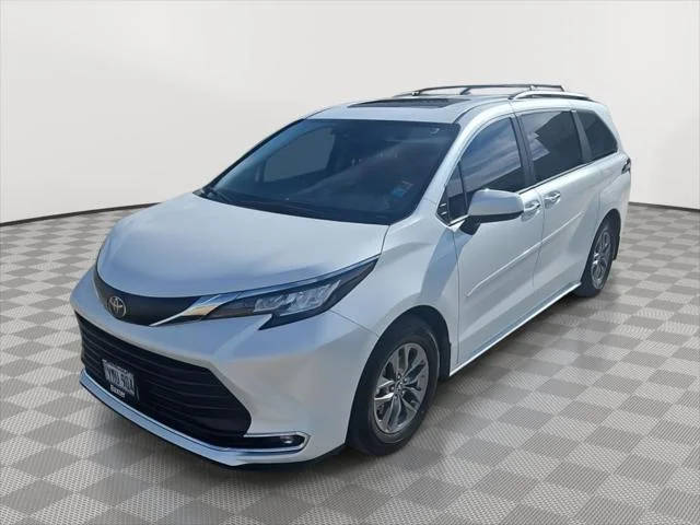 2023 Toyota Sienna XLE FWD photo