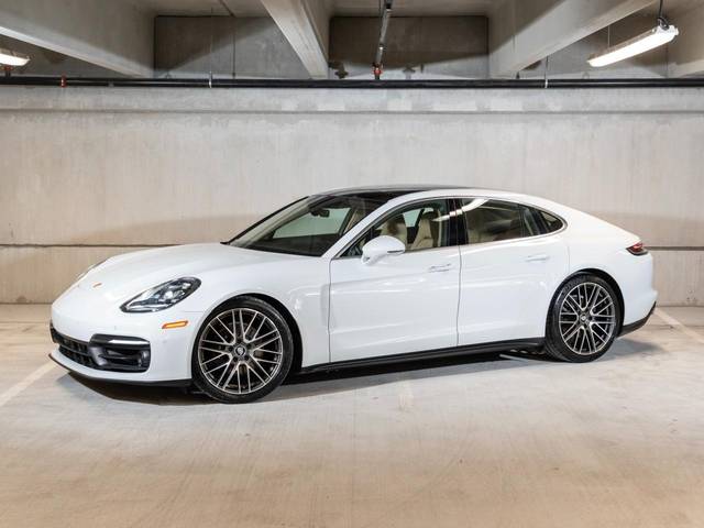 2023 Porsche Panamera RWD photo