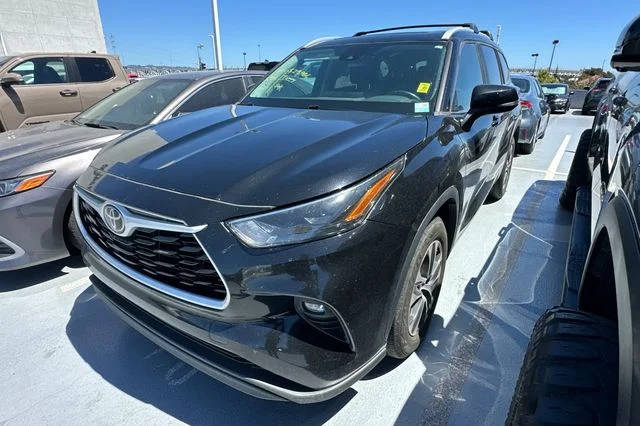 2023 Toyota Highlander XLE FWD photo