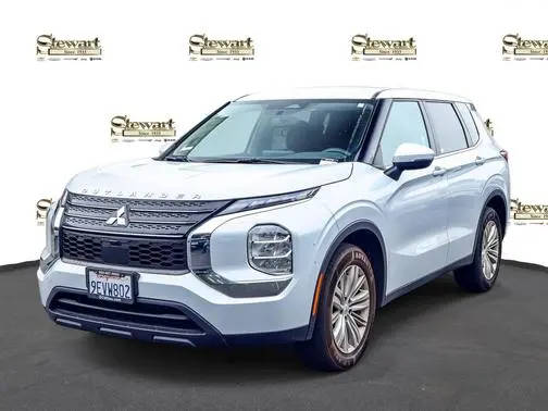 2023 Mitsubishi Outlander ES FWD photo