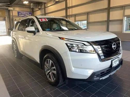2023 Nissan Pathfinder SL 4WD photo