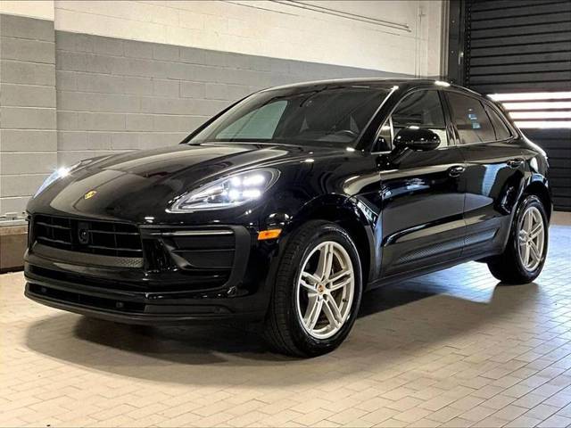 2023 Porsche Macan  AWD photo
