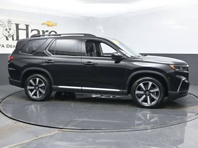 2023 Honda Pilot Touring AWD photo