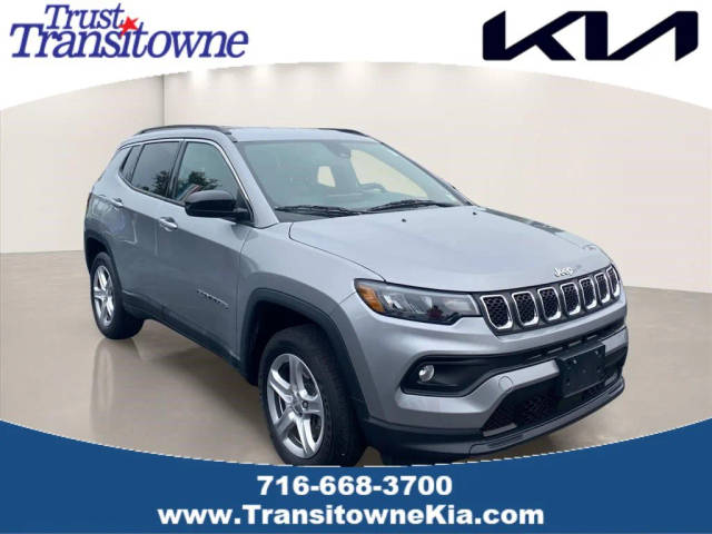 2023 Jeep Compass Latitude 4WD photo