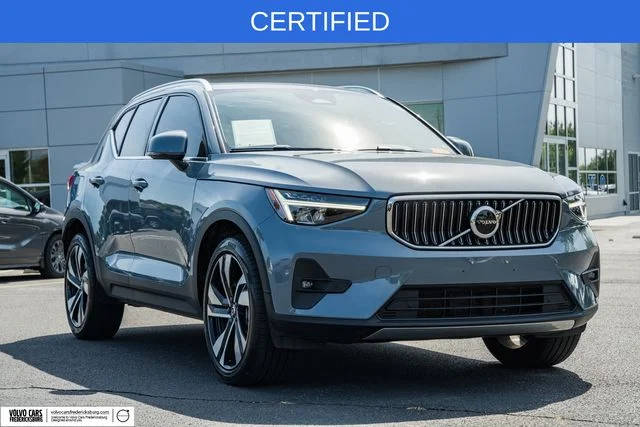 2023 Volvo XC40 Plus Bright Theme AWD photo