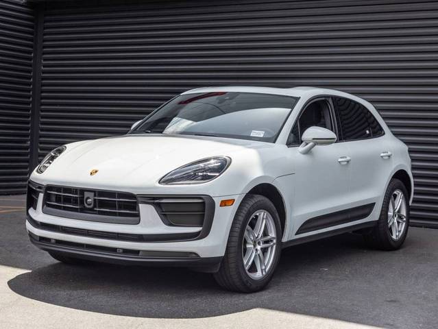 2023 Porsche Macan  AWD photo