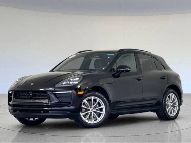 2023 Porsche Macan  AWD photo