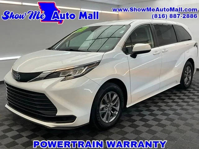2022 Toyota Sienna LE FWD photo
