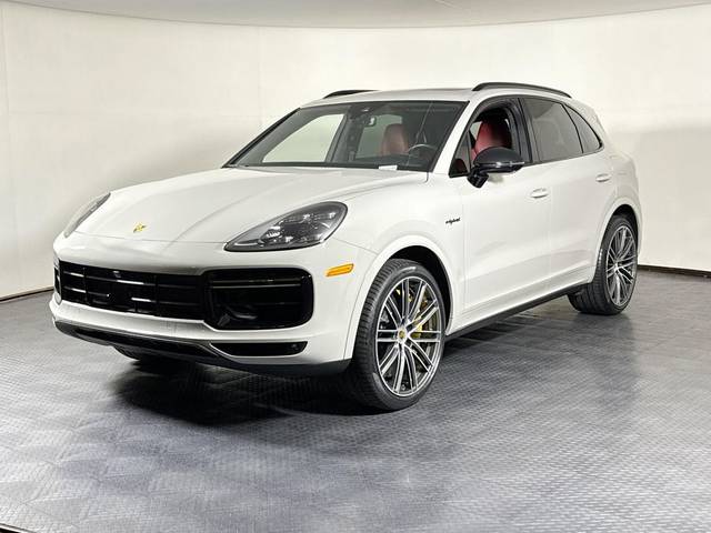 2023 Porsche Cayenne Turbo S E-Hybrid AWD photo