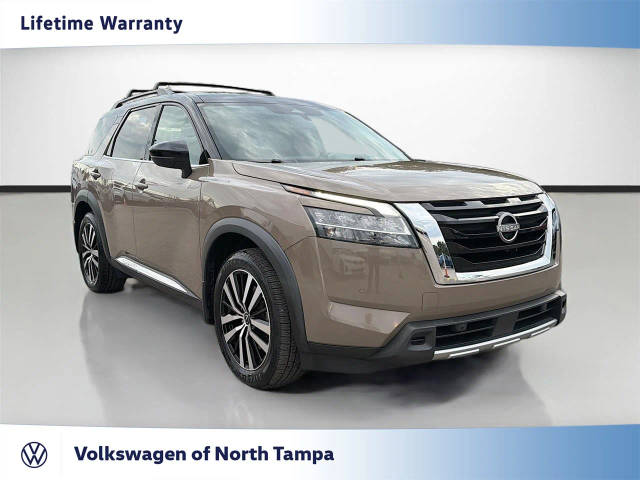 2023 Nissan Pathfinder Platinum 4WD photo