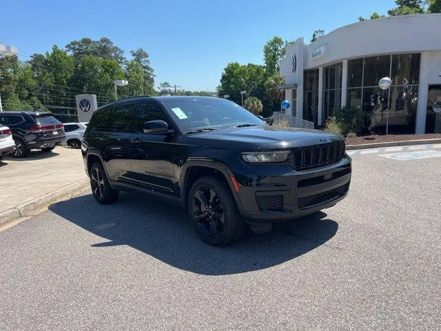 2023 Jeep Grand Cherokee L Altitude 4WD photo