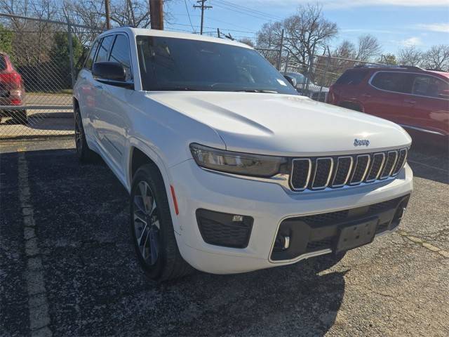 2023 Jeep Grand Cherokee Overland RWD photo