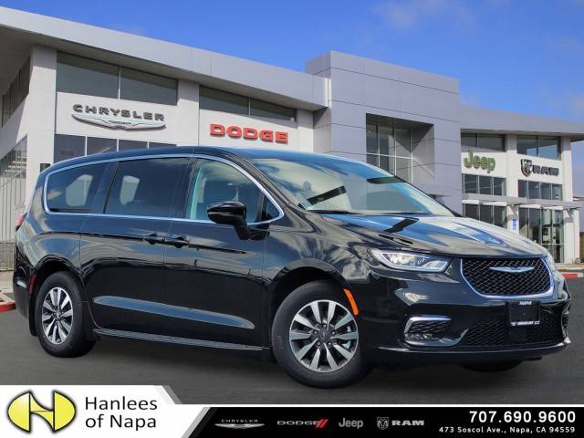 2023 Chrysler Pacifica Minivan Hybrid Touring L FWD photo