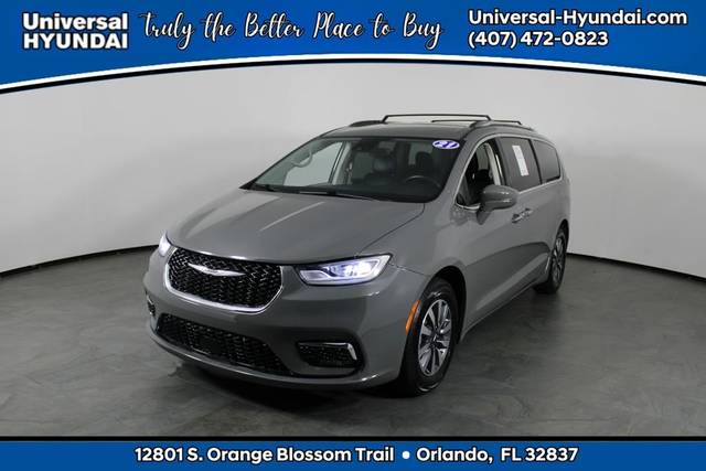 2021 Chrysler Pacifica Minivan Touring L FWD photo