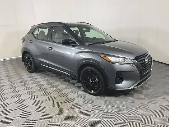 2023 Nissan Kicks SR FWD photo