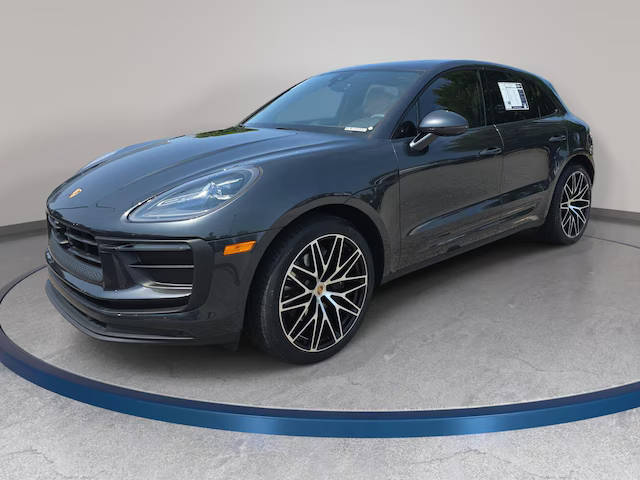 2023 Porsche Macan AWD photo