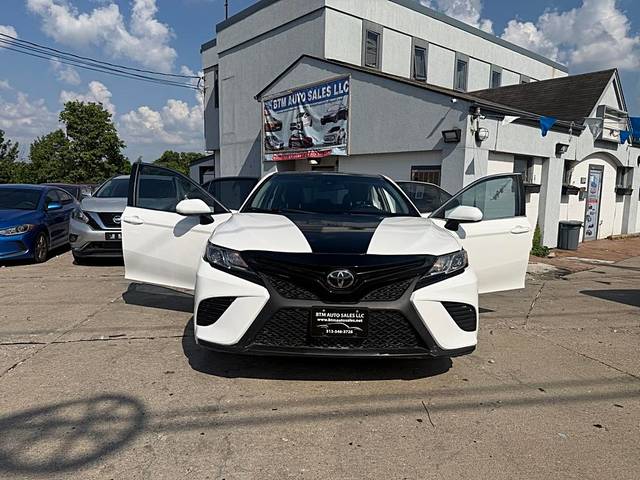 2020 Toyota Camry SE FWD photo