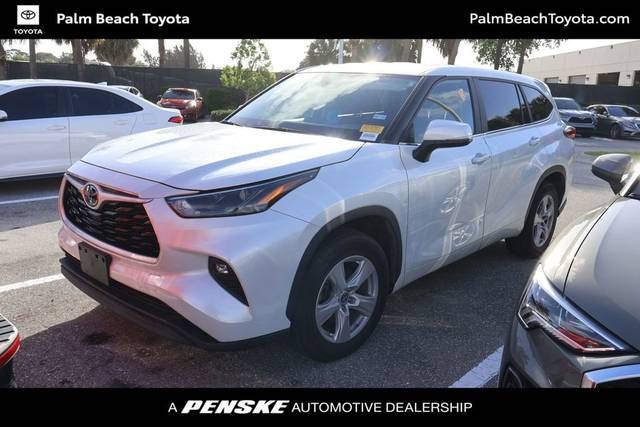 2023 Toyota Highlander LE FWD photo
