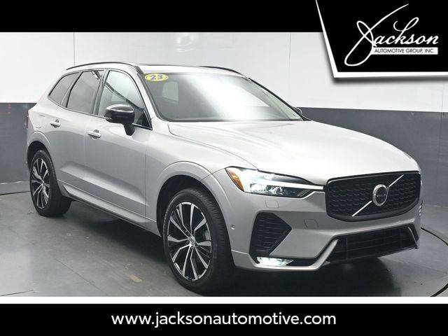 2023 Volvo XC60 Plus Dark Theme FWD photo