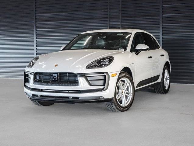 2023 Porsche Macan AWD photo