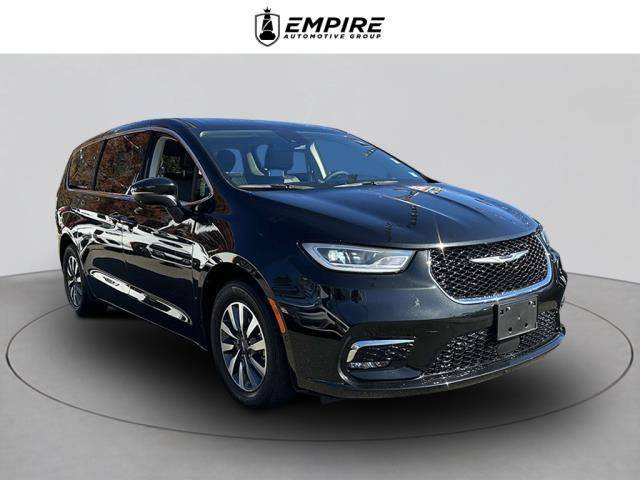 2023 Chrysler Pacifica Minivan Hybrid Touring L FWD photo