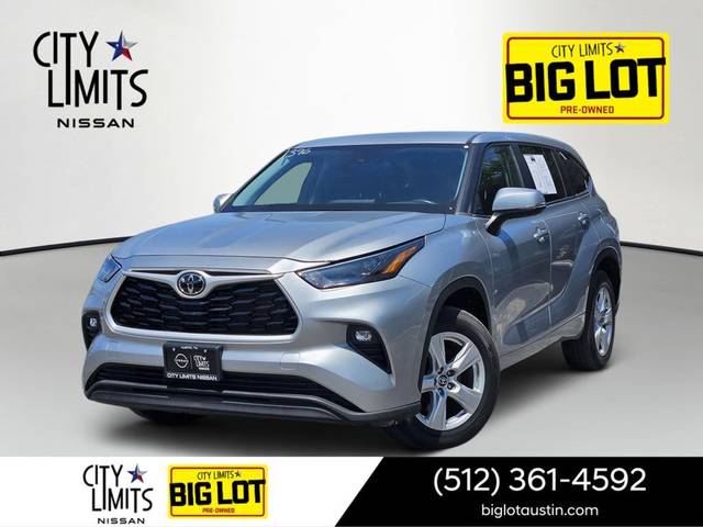 2023 Toyota Highlander LE FWD photo