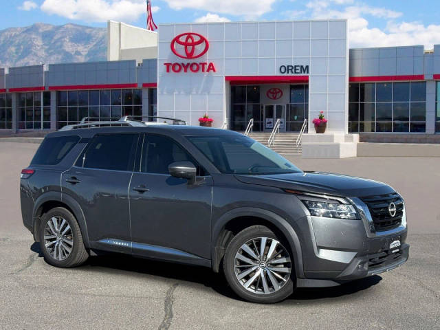 2022 Nissan Pathfinder Platinum 4WD photo