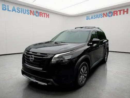 2023 Nissan Pathfinder SL 4WD photo