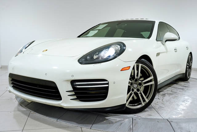2015 Porsche Panamera GTS AWD photo