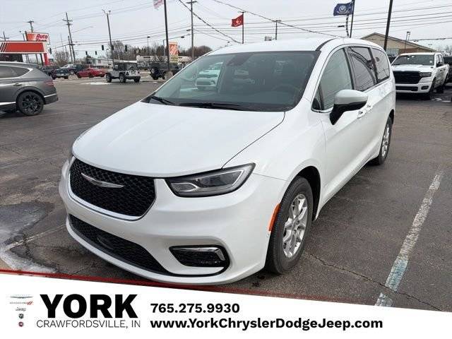 2023 Chrysler Pacifica Minivan Touring L FWD photo