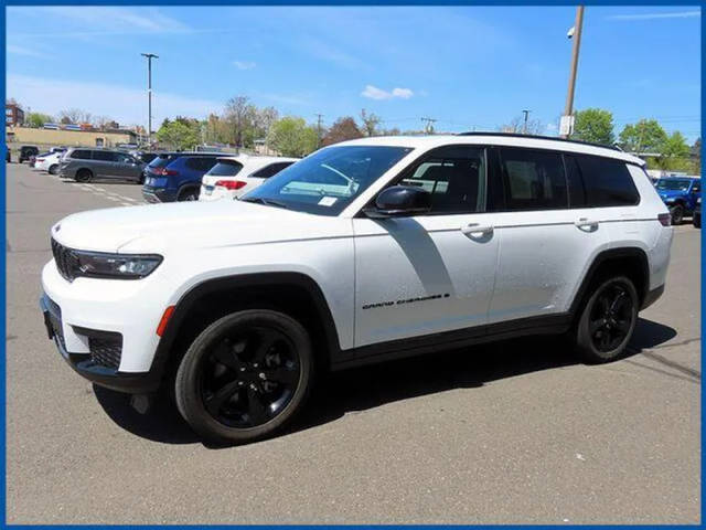 2023 Jeep Grand Cherokee L Altitude 4WD photo