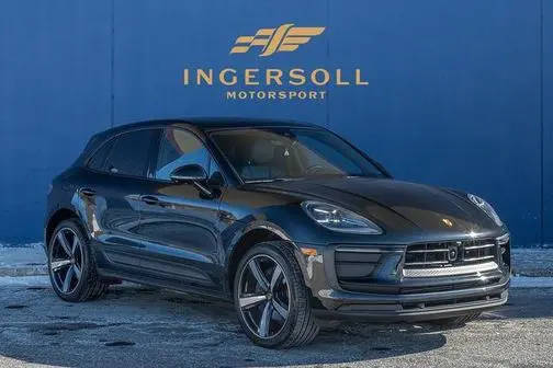 2023 Porsche Macan  AWD photo