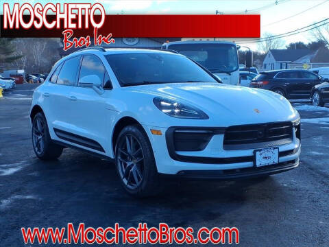 2023 Porsche Macan  AWD photo