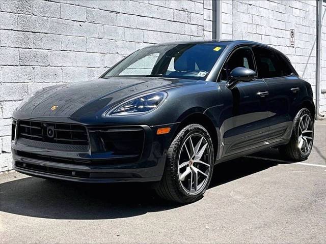 2023 Porsche Macan  AWD photo