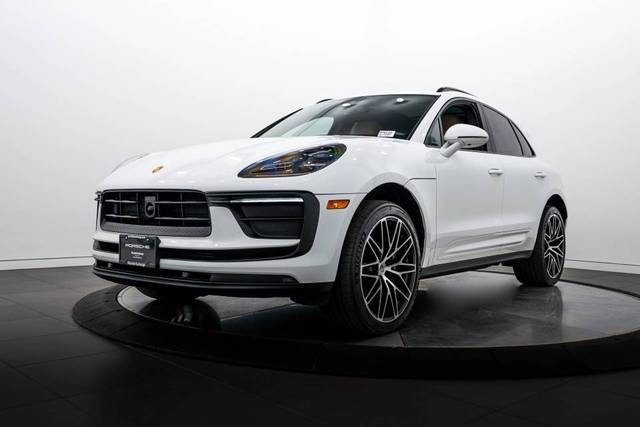 2023 Porsche Macan  AWD photo