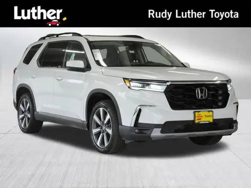 2023 Honda Pilot Touring AWD photo